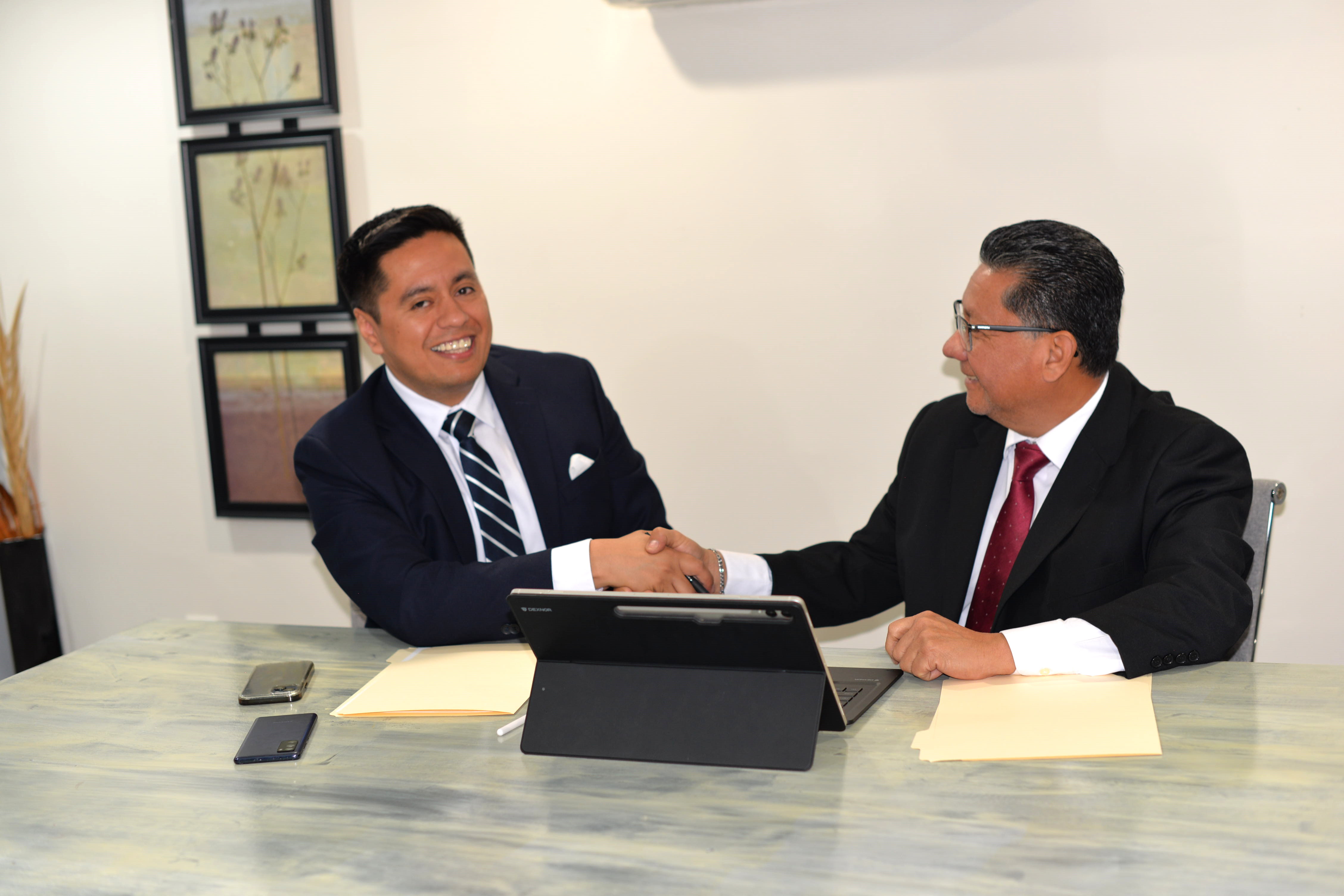 Profesional de ECTA atendiendo a un cliente